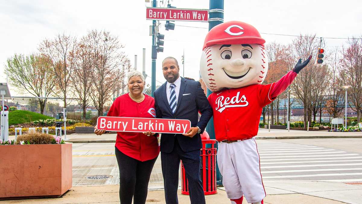 Street in downtown Cincinnati to officially be known as Barry Larkin Way