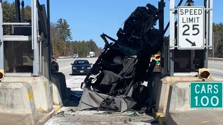 New Hampshire driver killed after crashing into toll plaza on Everett ...