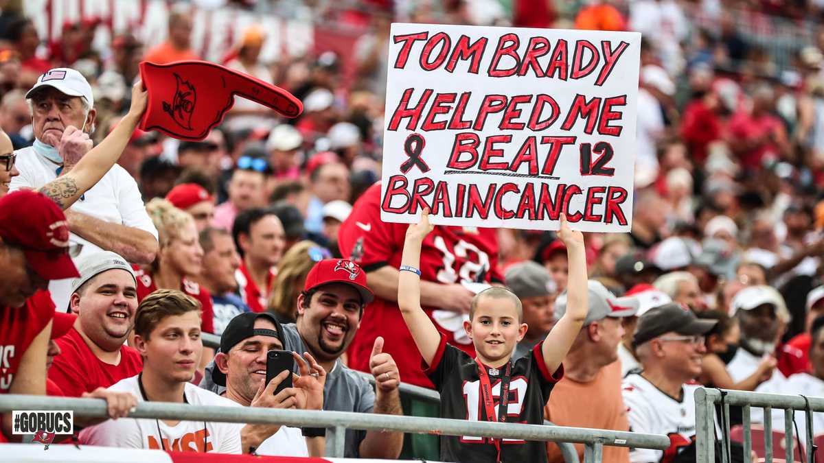 Tom Brady shares moment with young fan who beat brain cancer
