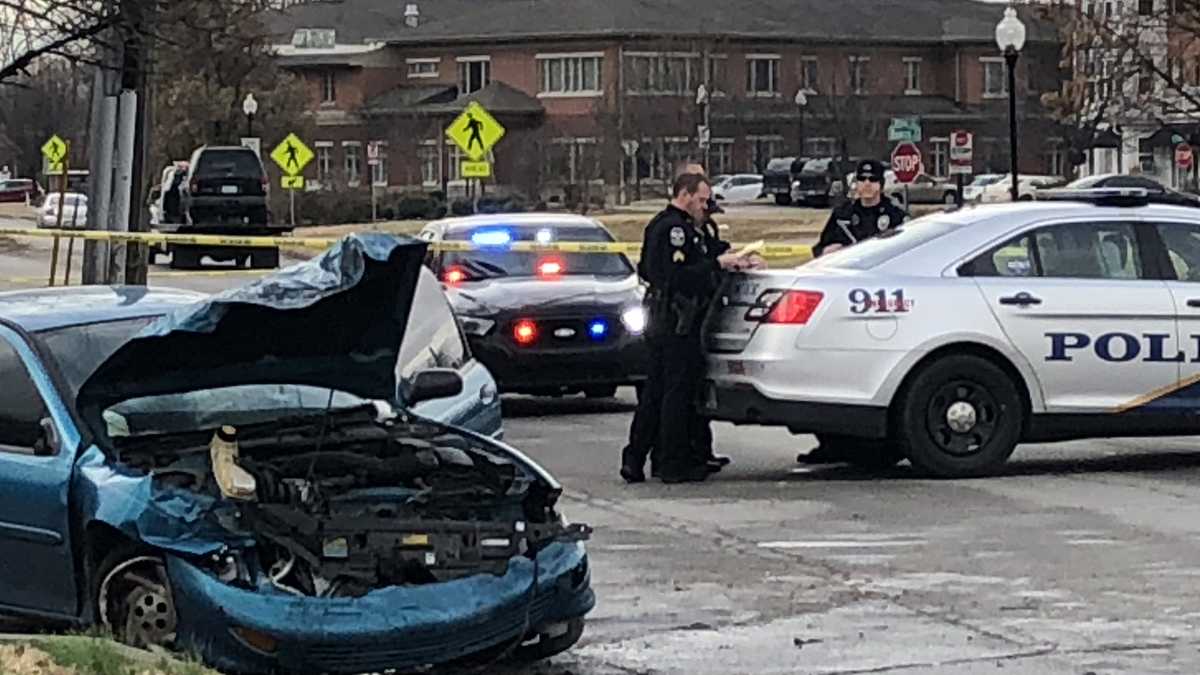 Louisville police pursuit ends when suspect crashes into