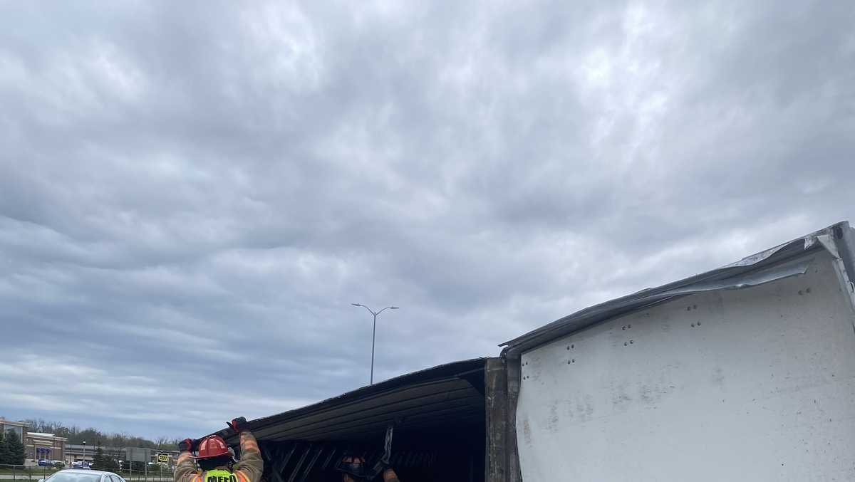 Beer truck overturns on interstate in Menomonee Falls