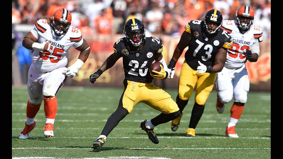 Le'Veon Bell runs for a first down against the Cleveland Browns.