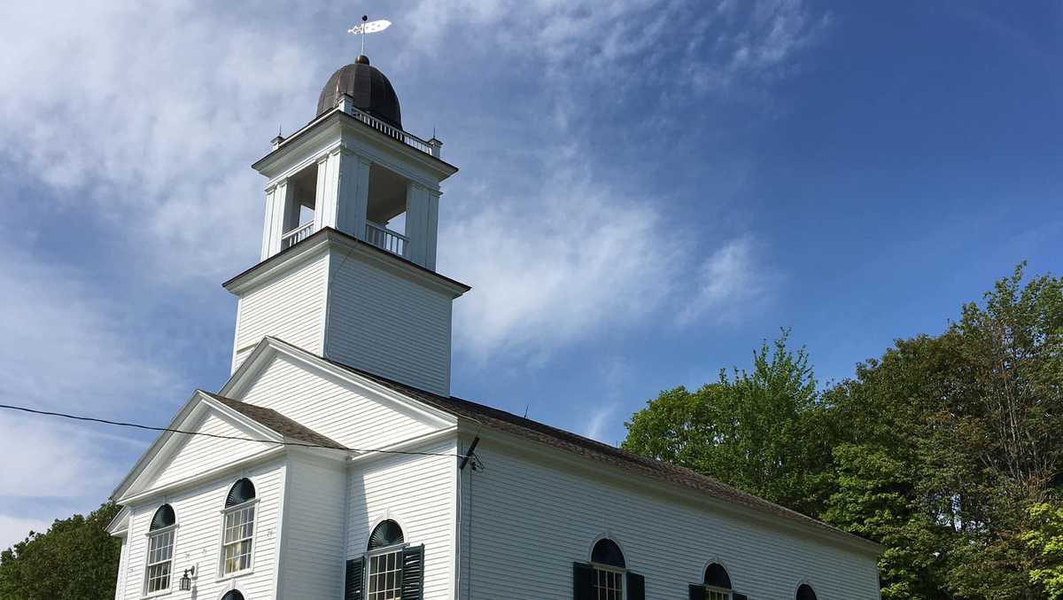 Who owns this iconic landmark in Otisfield, Maine?