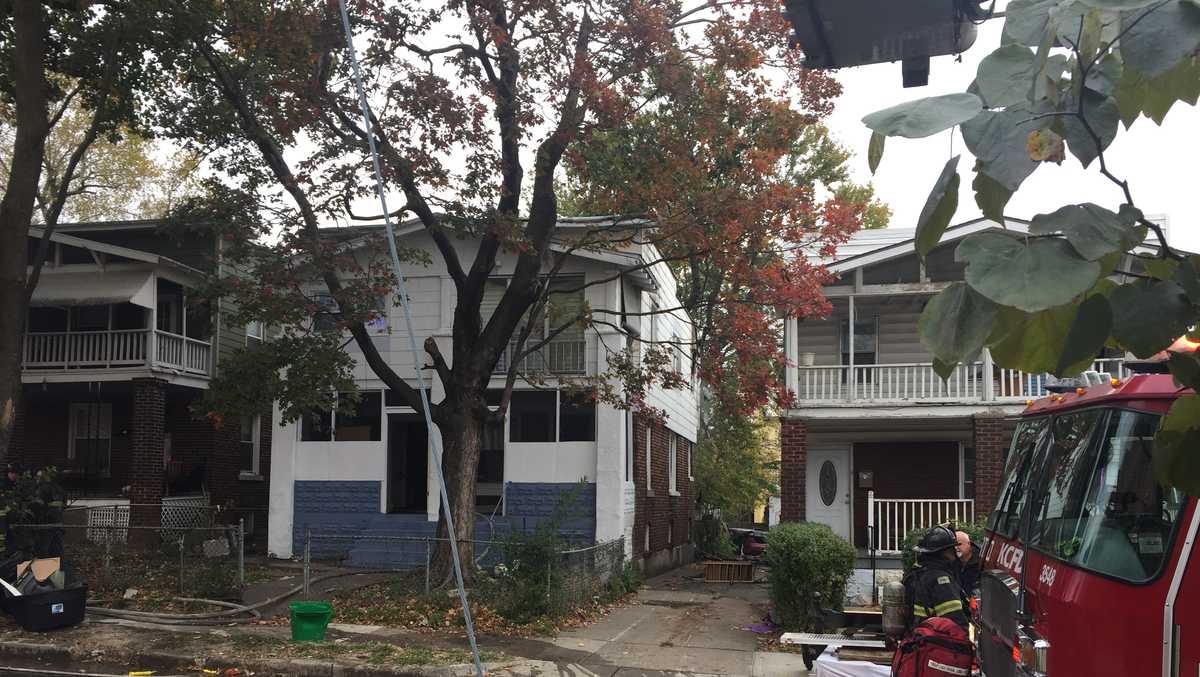 2 injured trying to escape fire at KC apartment house