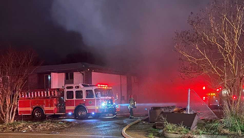 Fire crews respond to apartment fire on Belvedere Drive in Jackson