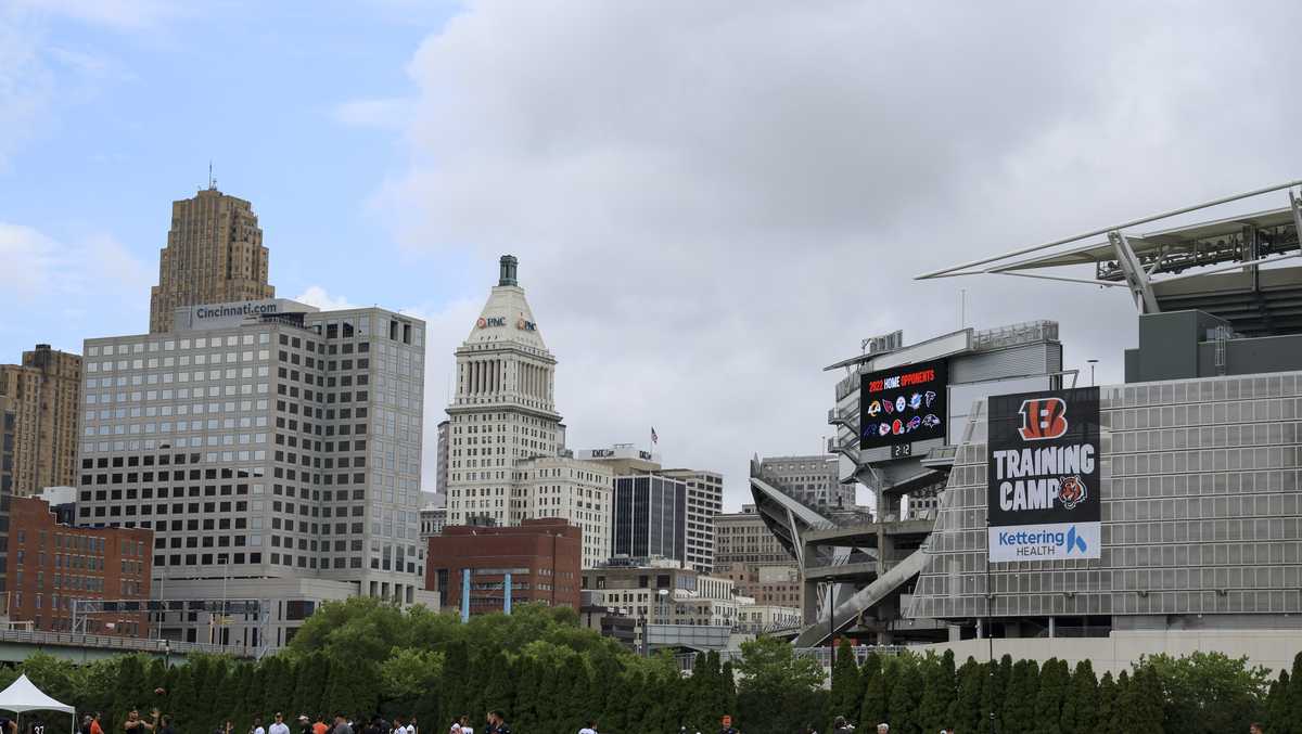 Cincinnati Bengals Donate and Pack Education Kits for CPS Students - ABC  Cincy