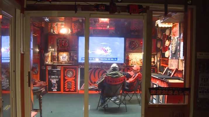 Who Dey Demand: Vendors sell Bengals gear in middle of winter storm