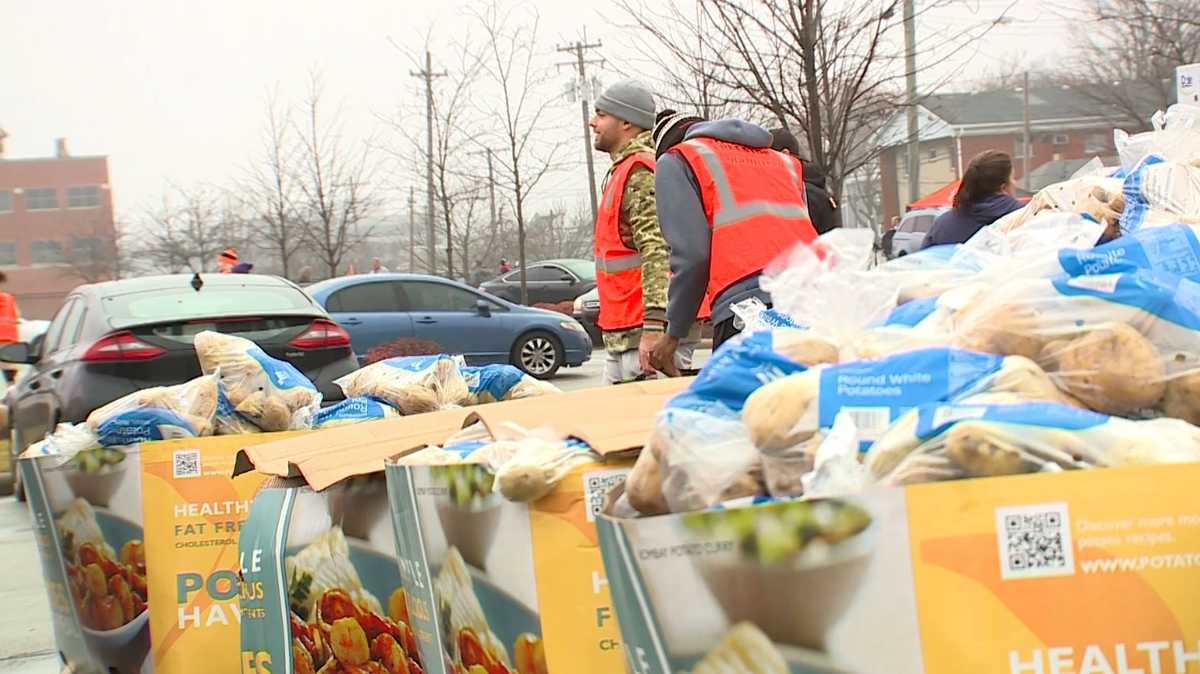 Bengals defensive end Sam Hubbard donated thousands of dollars to  Cincinnati's Freestore Foodbank.