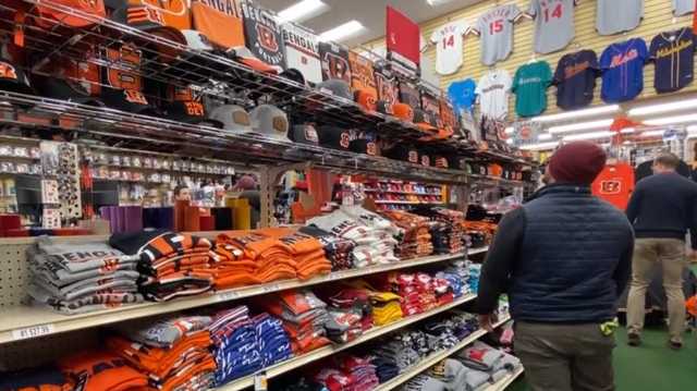 Bengals fans share excitement as team seeks first postseason win since 1990 - Vimarsana News
