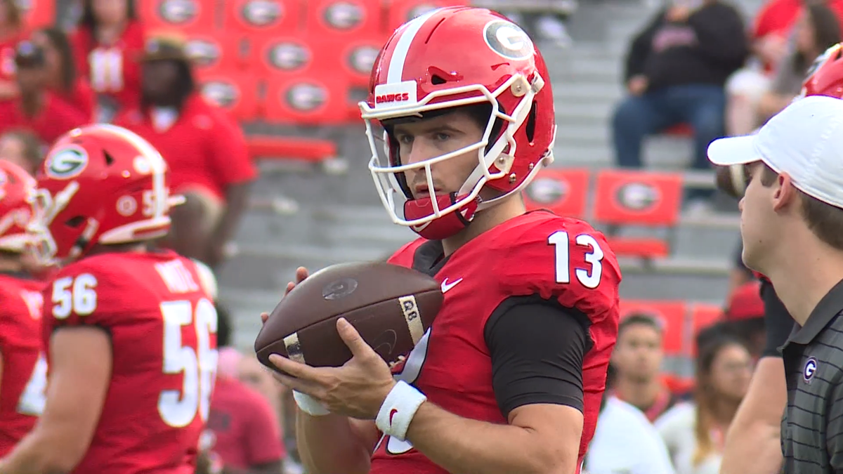 Quarterback Stetson Bennett announces 2022 return, JT Daniels