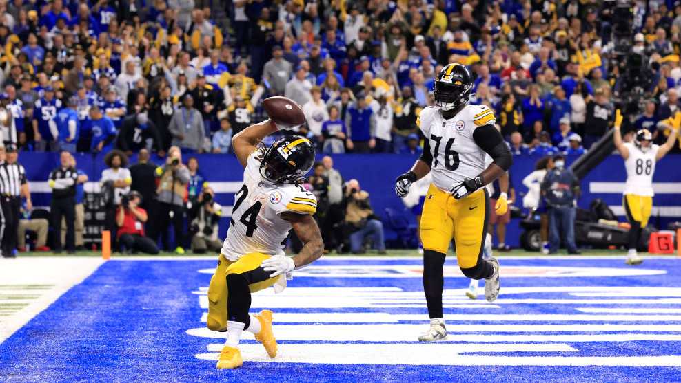 Steelers use Snell's TD, late stop to down Colts