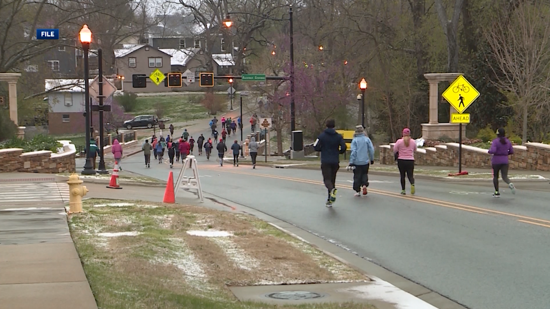 Runners hit downtown for Bentonville Half Marathon