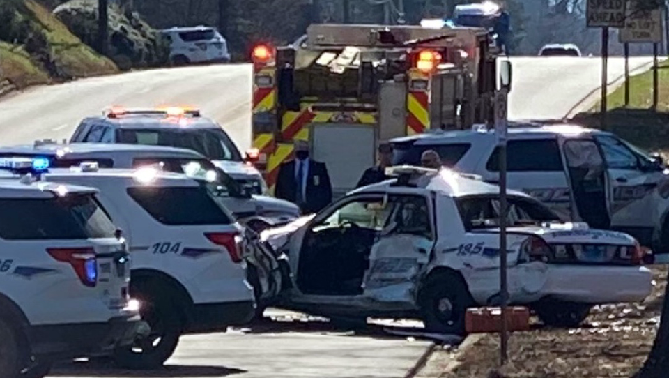 3 Birmingham police officers injured in crash while chasing stolen car