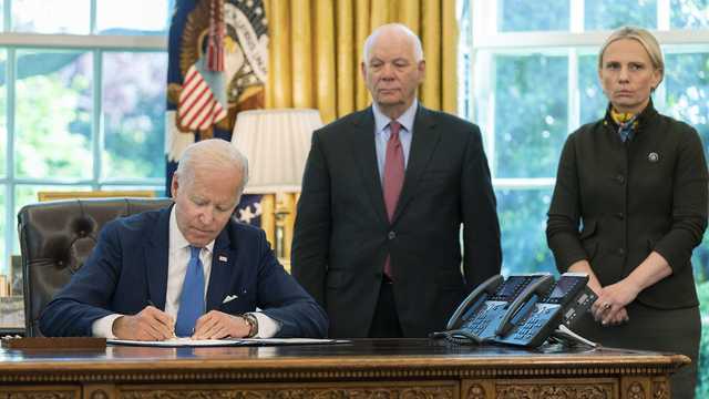 Biden signs Ukraine 'lend-lease' bill in rejoinder to Putin - Vimarsana News