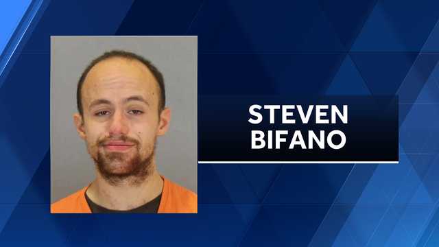 Omaha man allegedly walking down street, swinging chainsaw arrested - Vimarsana News
