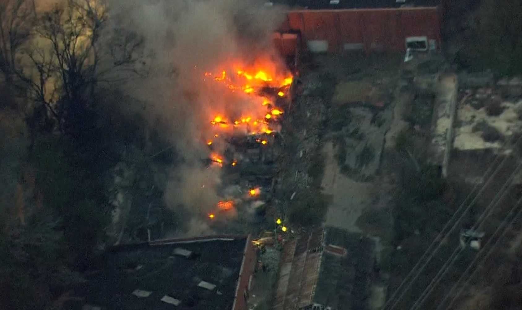 wyff4.com - Stephanie Moore - Large industrial fire burns in Greenville