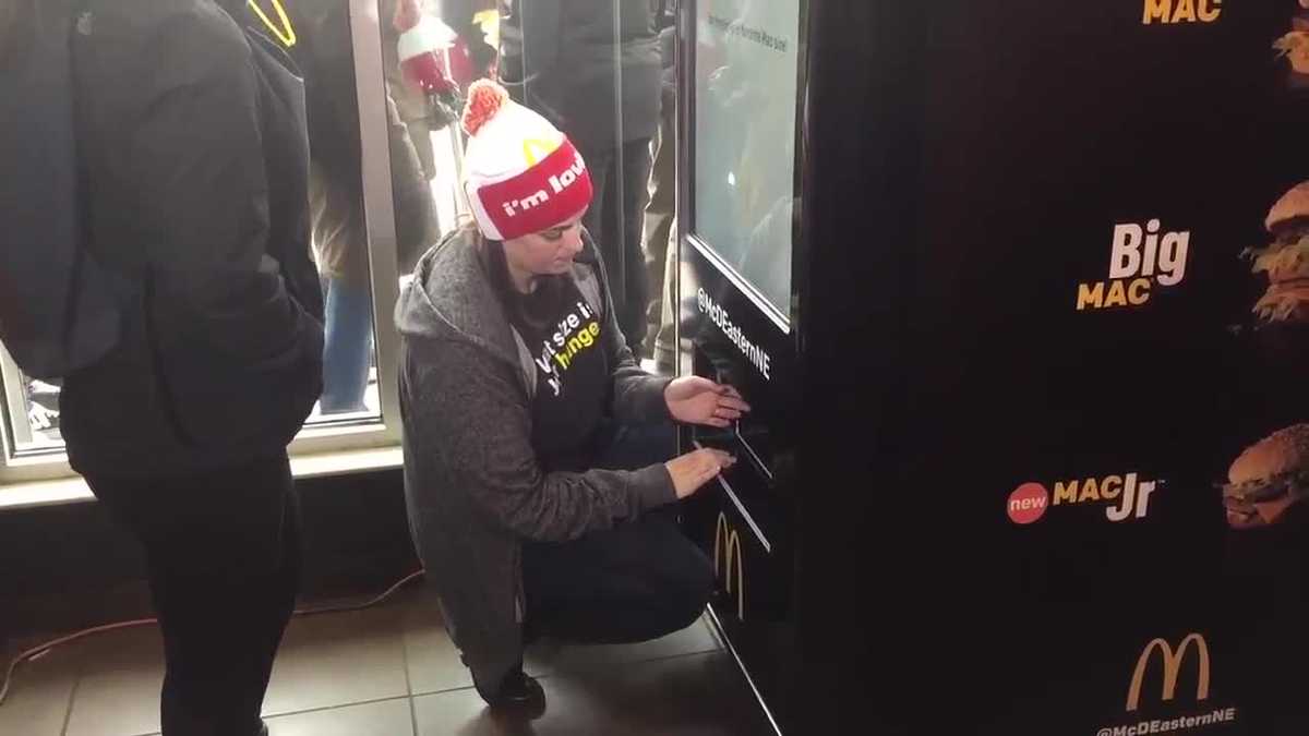 Vending machine begins dispensing burgers in Boston