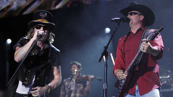 Country music stars Big & Rich are coming to Warren County this spring.