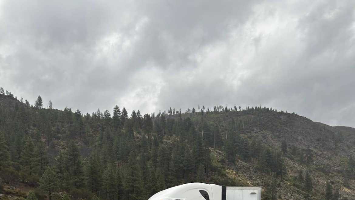 Big rig crash near Truckee River causes major delays on I-80