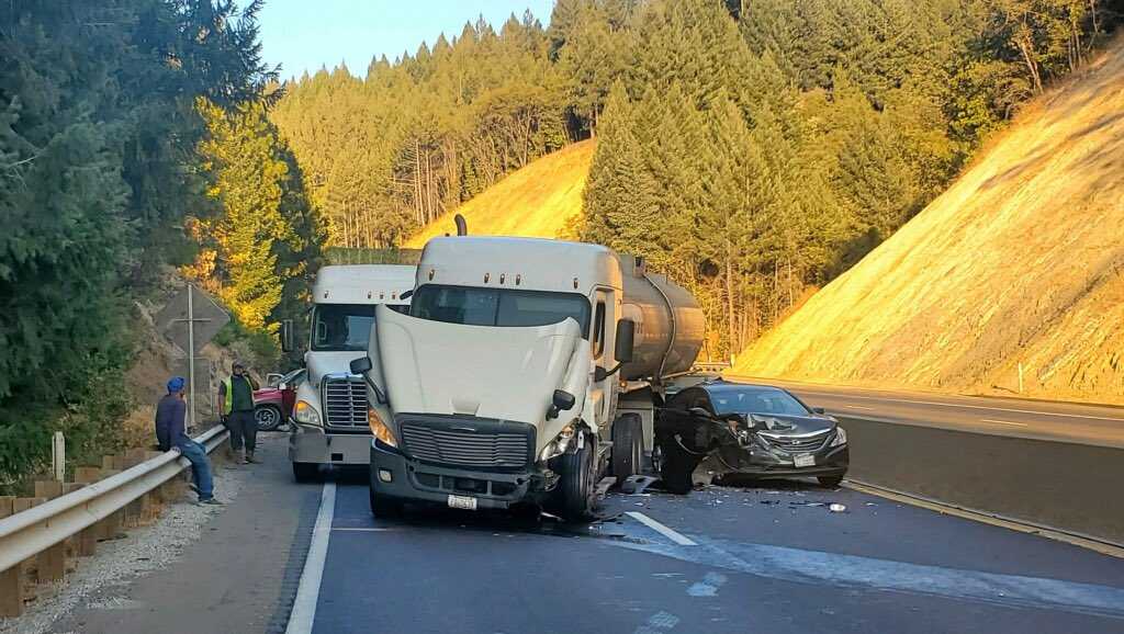 CHP 4 big rigs crash on I80 near Colfax
