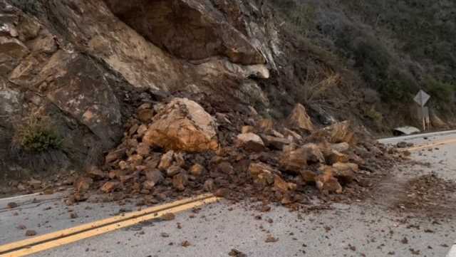 Rockslide on Highway 1 causes closures in both directions