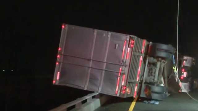 I-5 reopens after big rig hangs over Yolo Bypass; 2 hurt - Vimarsana News