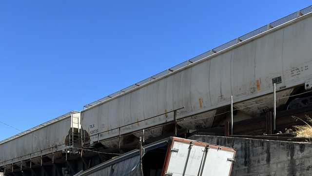 Part of Highway 70 closed after big rig hits railroad trestle in Marysville - Vimarsana News