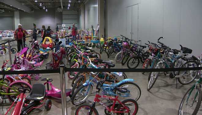 ﻿PLAY IT FORWARD PITTSBURGH: Toy drive offers free toys to families in ...