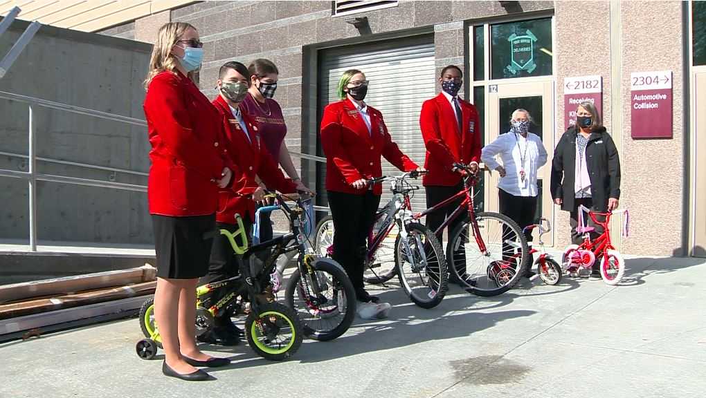 5 for Good: Students refurbish bikes for Habitat for Humanity