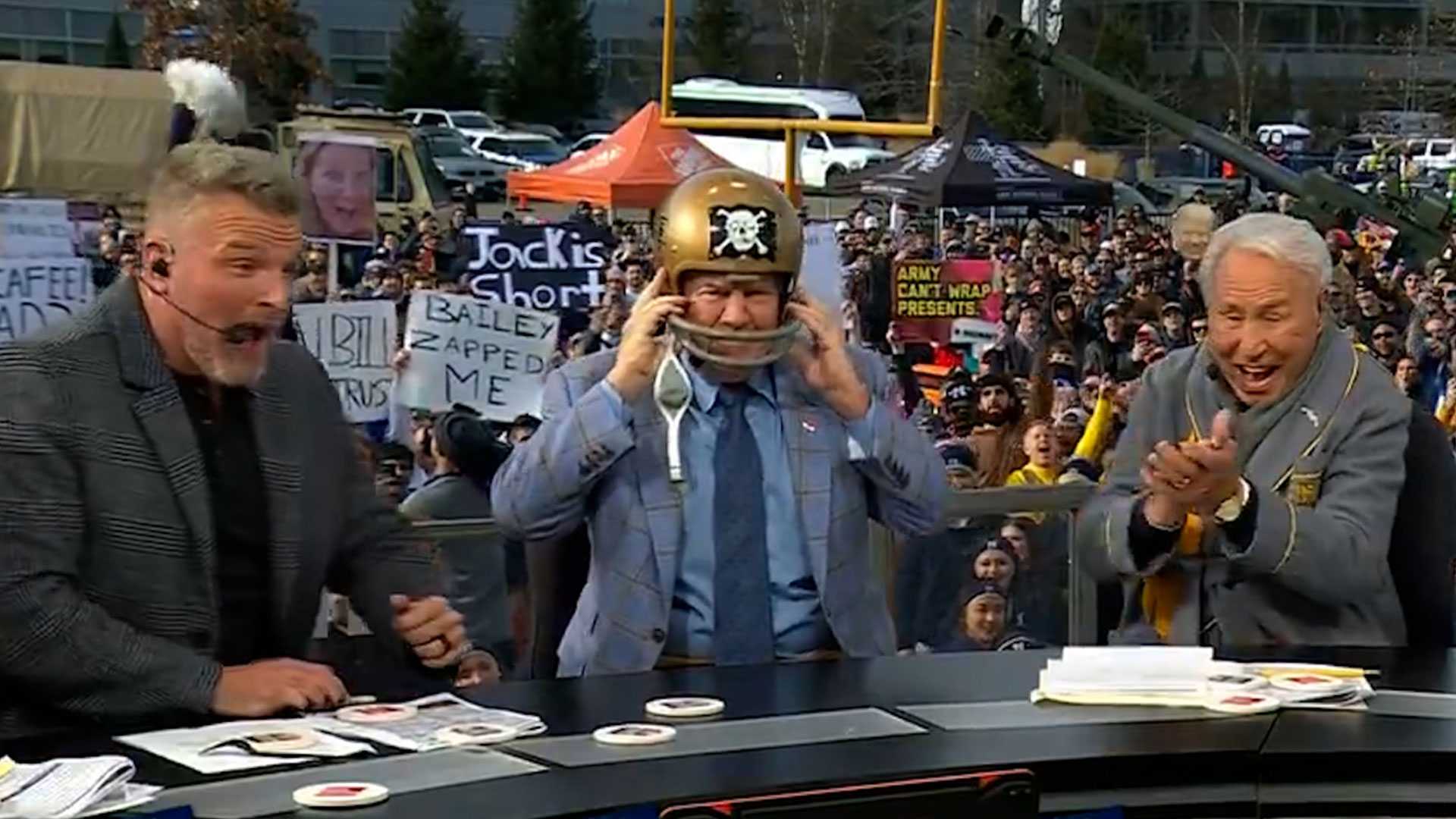 Belichick Makes 'headgear Pick' On ESPN's 'College GameDay'