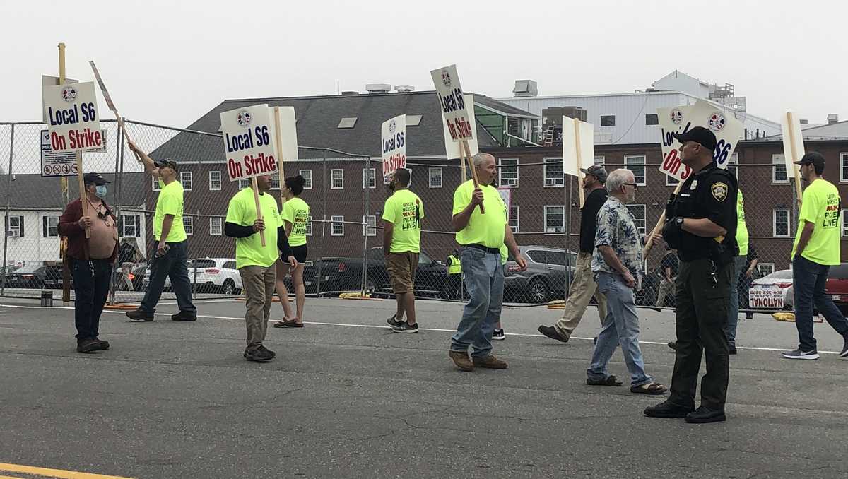 Maine Shipyard Workers Are Officially On Strike maine-shipyard-workers-are-officially-on-strike