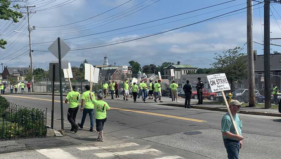Workers strike at Bath Iron Works in 2020.