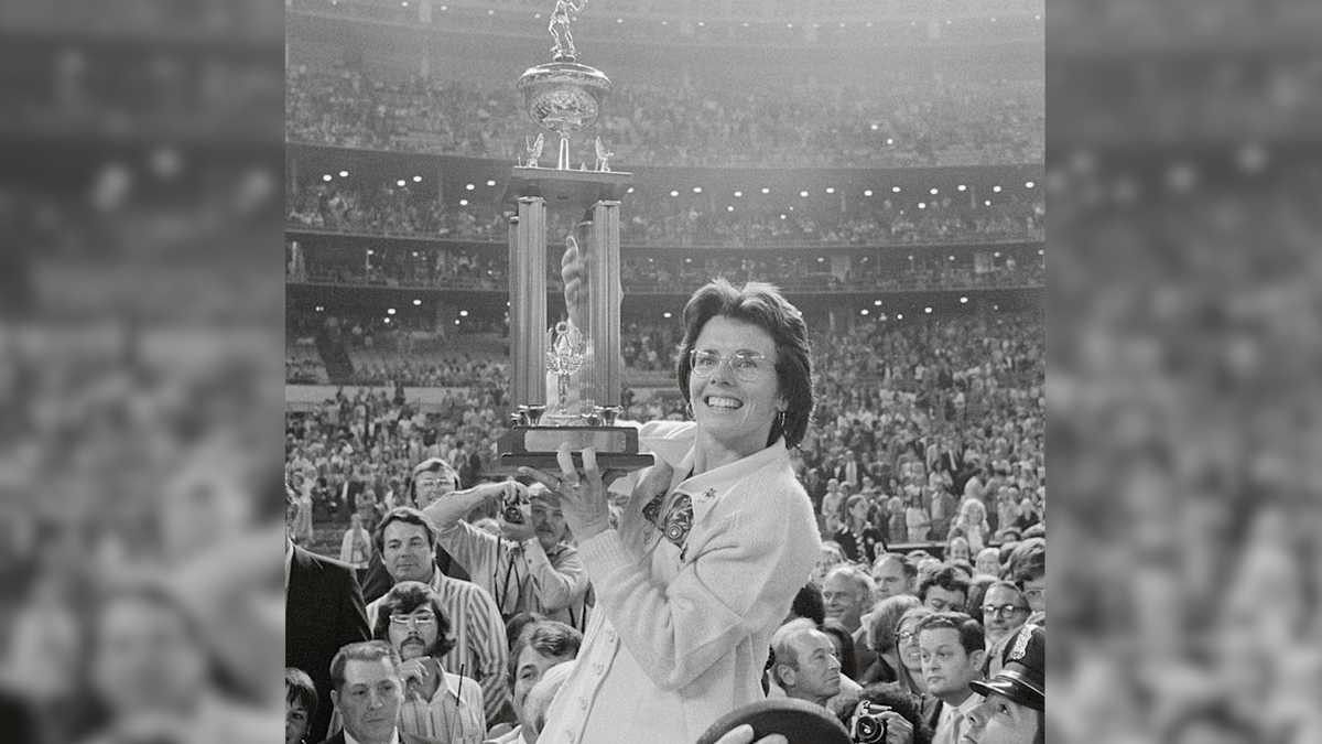 Billie Jean King wins 1973 'Battle of the Sexes' tennis match