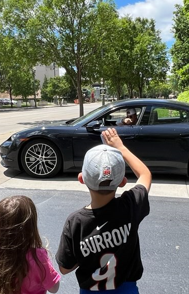 Child who got autograph from Joe Burrow wants to gift the