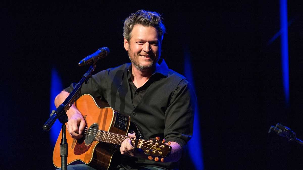 Blake Shelton Named People Magazine S Sexiest Man Alive For 2017