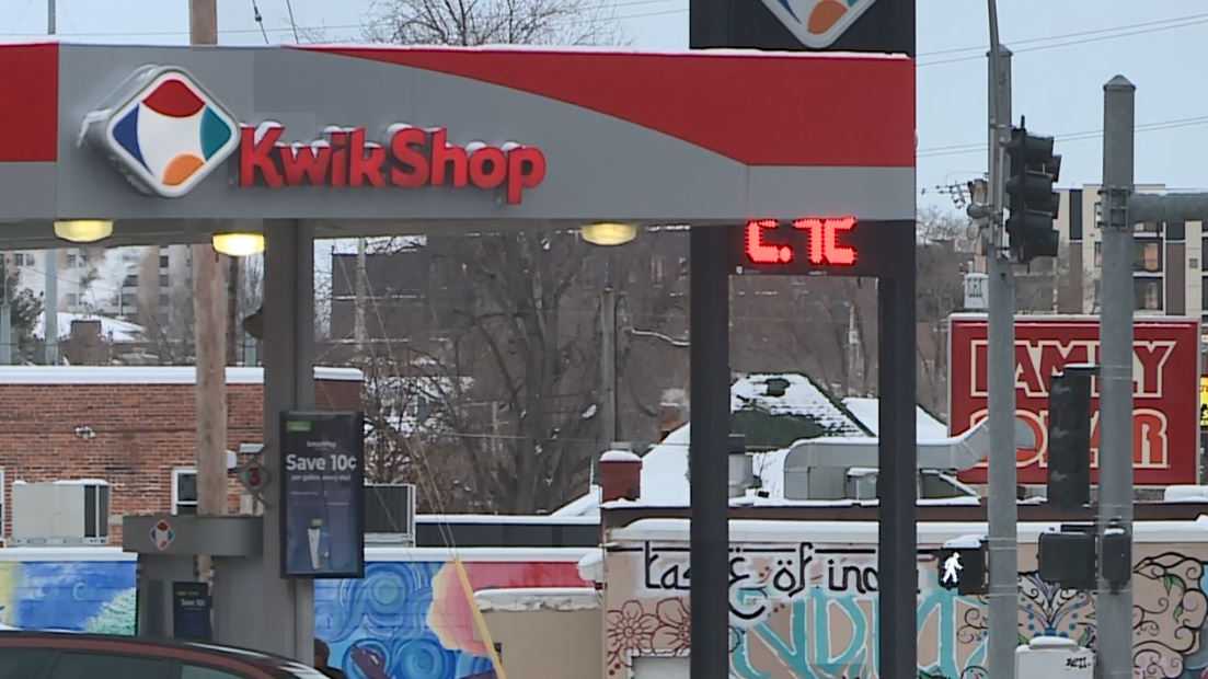 Store Clerk Thwarts Robber With Bleach Store Clerk Thwarts Robber With Bleach