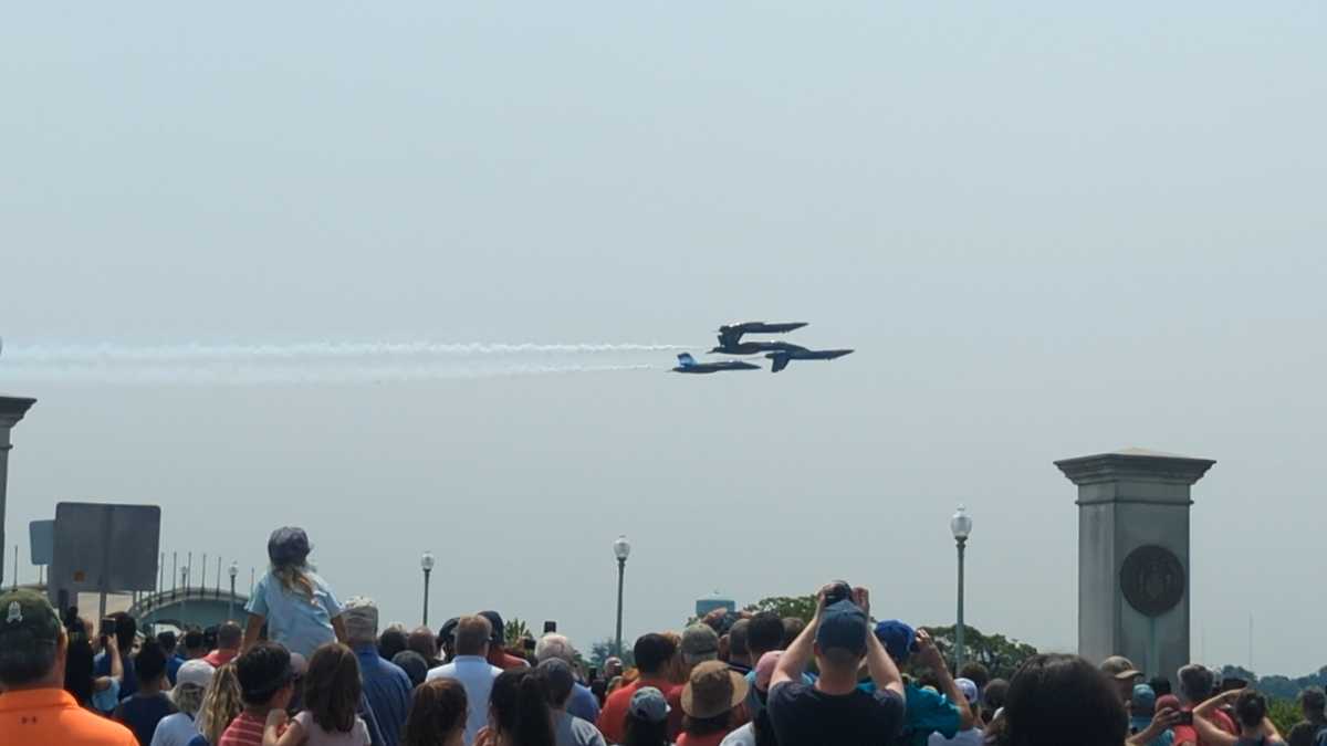 Blue Angels soar over Annapolis for Commissioning Week