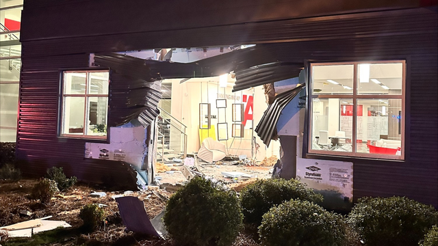North Carolina man dead after crashing into business lobby - Vimarsana News