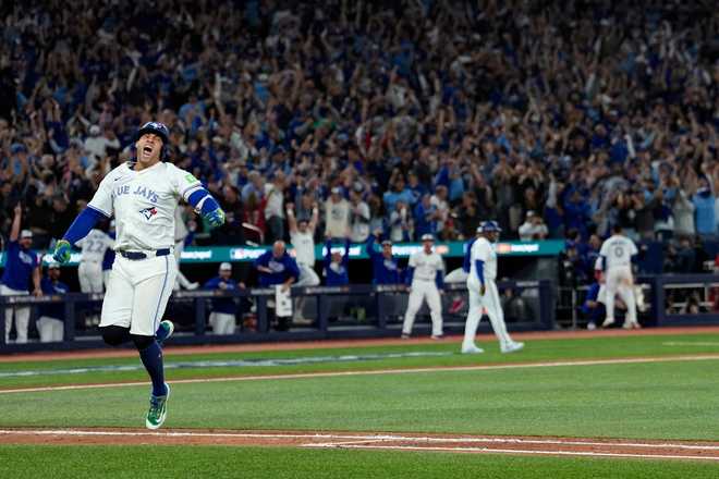 Toronto&#x20;Blue&#x20;Jays&amp;apos&#x3B;&#x20;George&#x20;Springer&#x20;reacts&#x20;after&#x20;hitting&#x20;a&#x20;three&#x20;run&#x20;home&#x20;run&#x20;against&#x20;the&#x20;Seattle&#x20;Mariners&#x20;during&#x20;the&#x20;seventh&#x20;inning&#x20;in&#x20;Game&#x20;7&#x20;of&#x20;baseball&amp;apos&#x3B;s&#x20;American&#x20;League&#x20;Championship&#x20;Series.