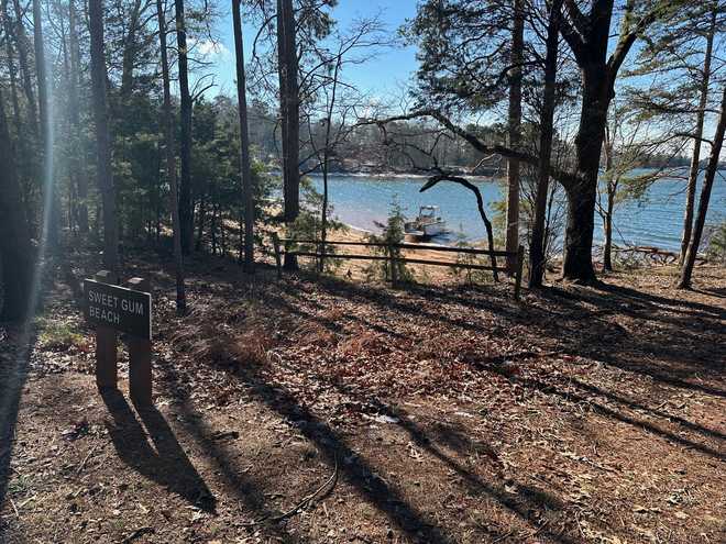 Un barco se hundió en el lago Hartwell