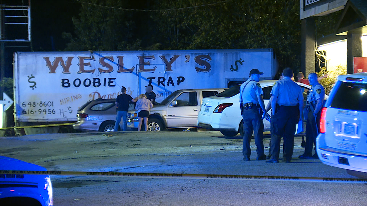 2-stabbed-after-fight-breaks-out-at-wesley-s-boobie-trap-in-jefferson