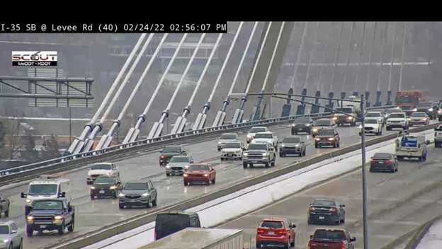 NB I-35 middle lane closed, emergency repairs for Bond Bridge - Vimarsana News