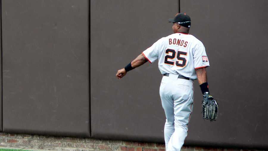 Home run king Bonds says he wishes he'd played 1 more year