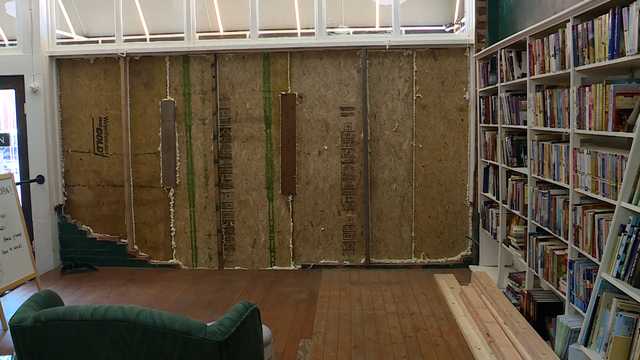 South Carolina: Bookstore plans to reopen after car crashes into building - Vimarsana News