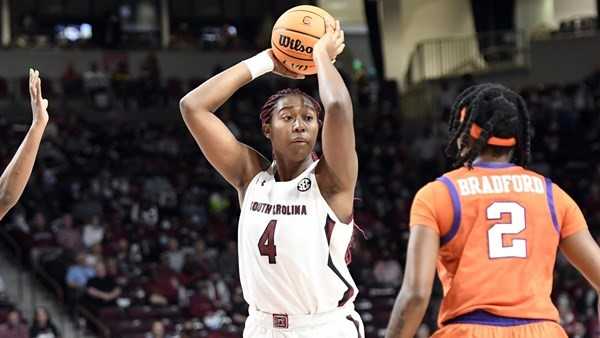 Aliyah Boston welcomed by South Carolina fans in win vs Atlanta Dream