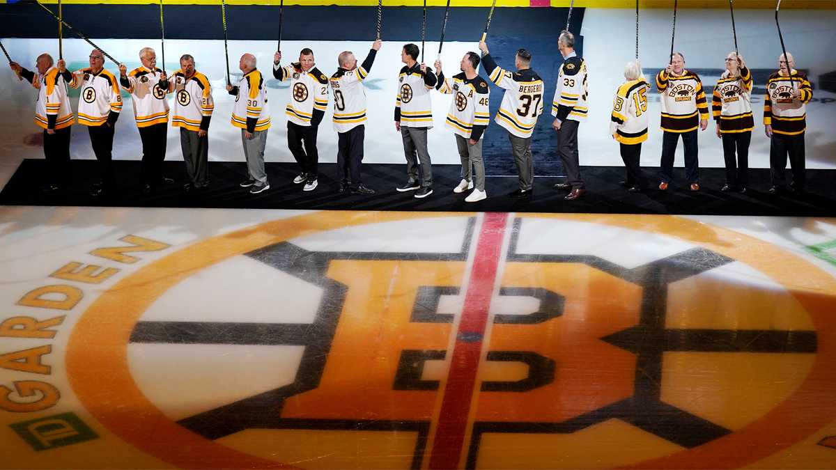 Bruins honor legends, champions before 100th season opener