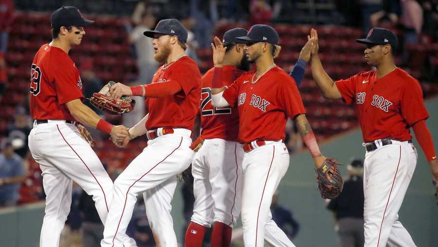 Inside-the-park homer sends Indians to second straight walk-off