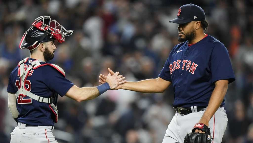 Red Sox rally to beat Yankees on Kiké Hernández's tiebreaking single to win  series