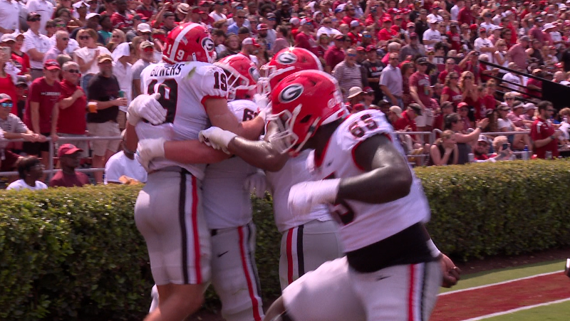 Brock Bowers gets the cold shoulder from Mackey Award