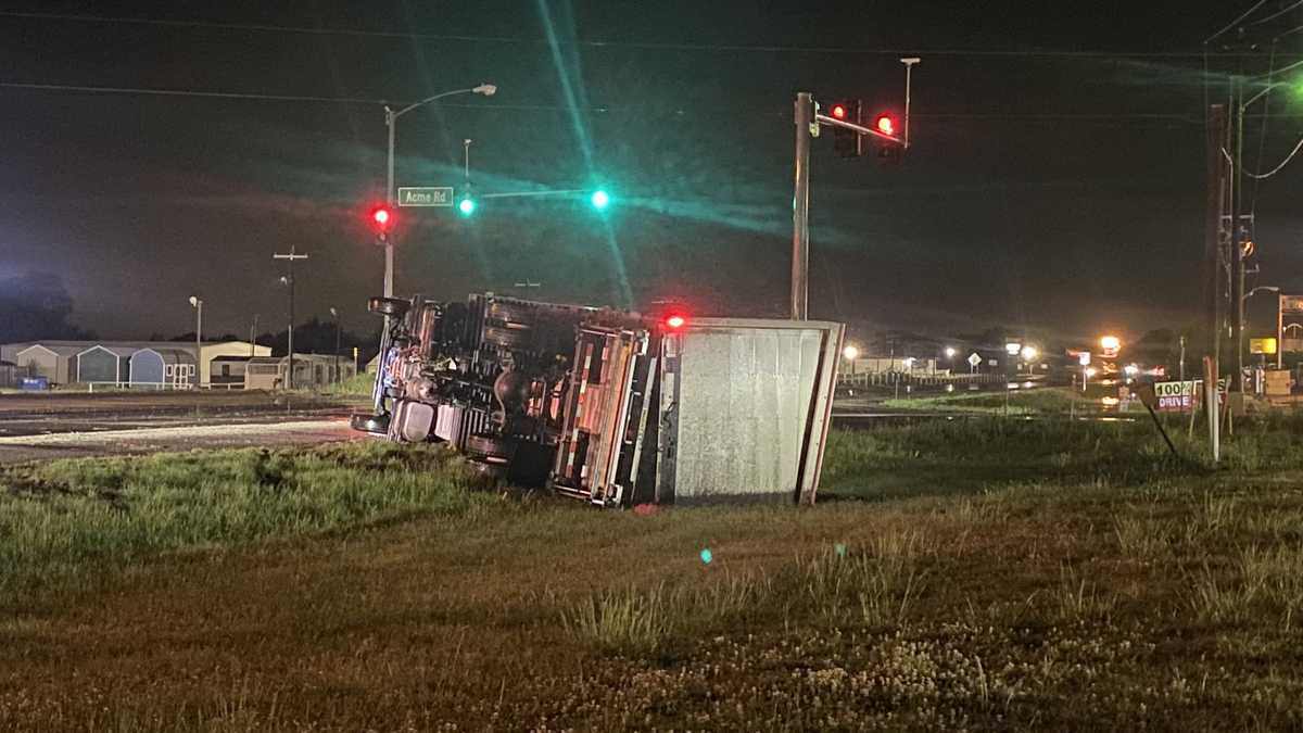 Oklahoma storms cause box truck to overturn, damage, in Shawnee - KOCO